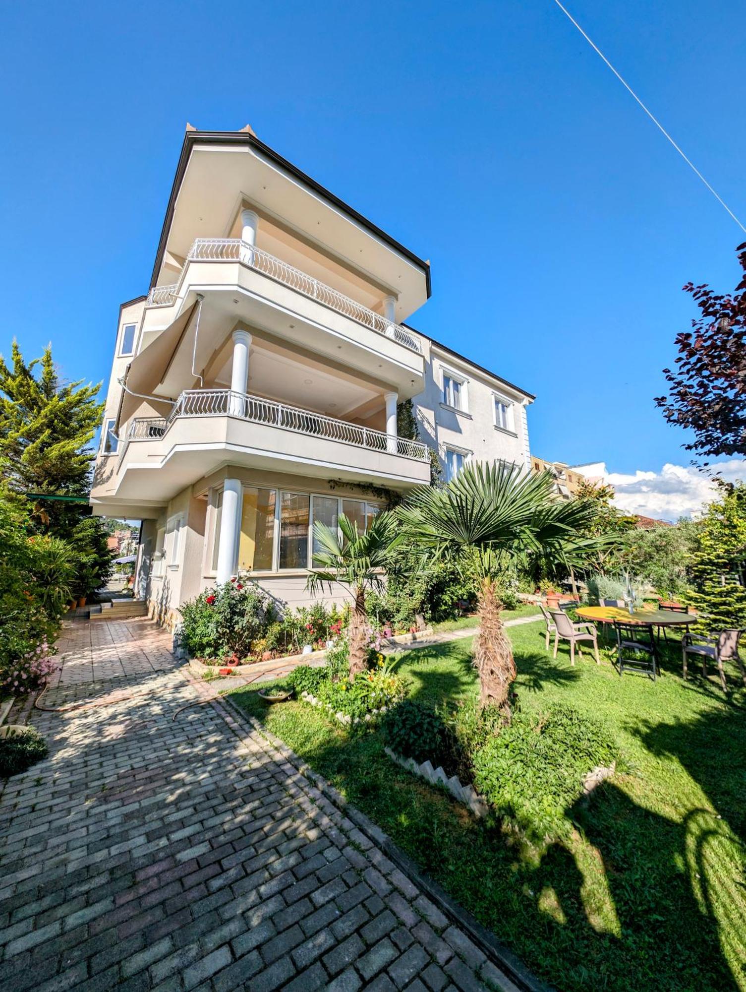 With Garden & Balcony Appartamento