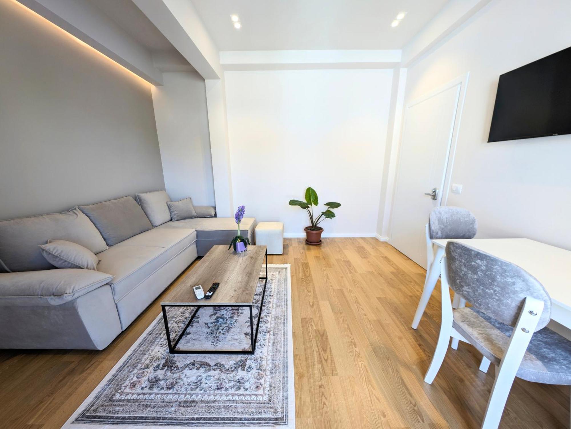 With Garden & Balcony Appartamento Berat